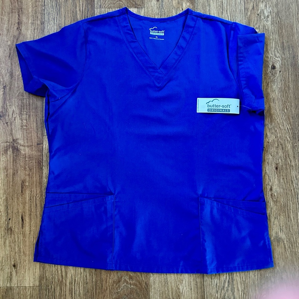 Butter soft scrub top XL